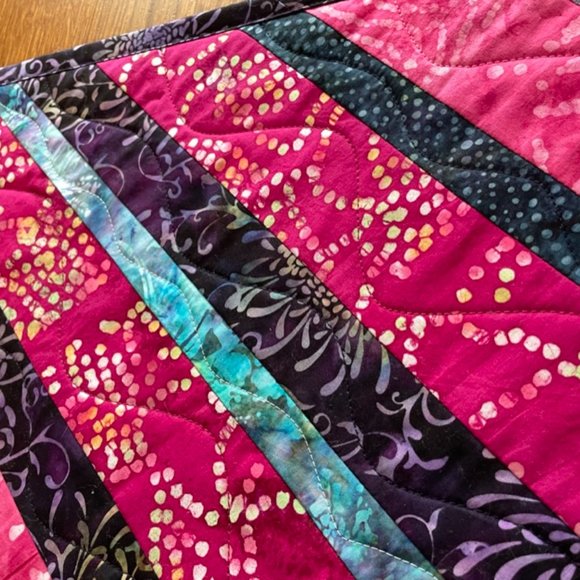 Handmade Batik quilt wall hanging or table topper - Picture 11 of 16